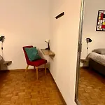 Central 2 bedroom flat in heart of Eaux-vives