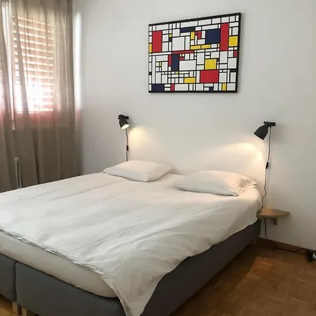 2 Bedroom Flat In Heart Of Eaux-vives Genève
